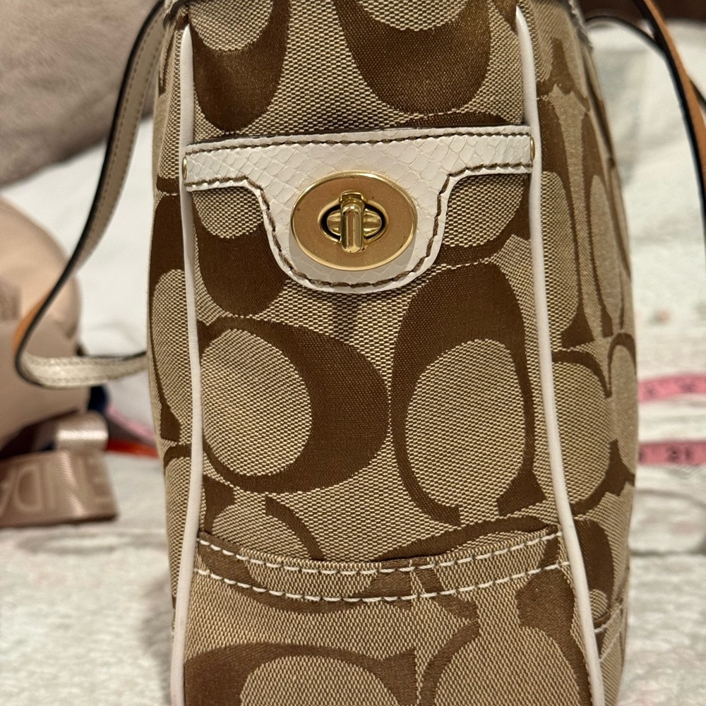 Coach Jacquard Tote Khaki White Python Trim Nearly Perfect Condition! - Picture 5 of 16